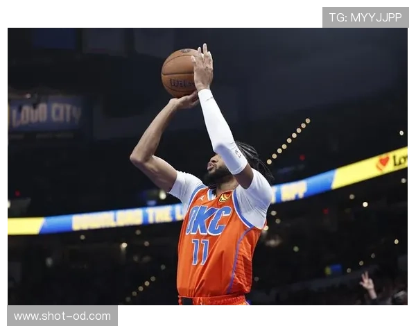 乔·约翰逊无球跑动创造空位，提升投篮效率稳固核心角色