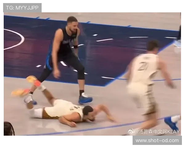 克莱·汤普森三分高效输出拉开防守空间助勇士提升进攻节奏