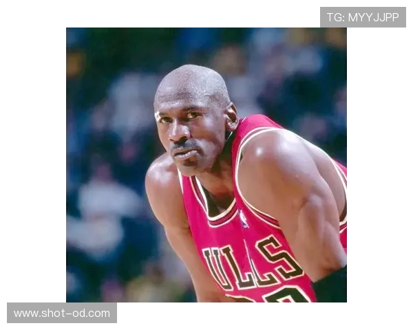 勒布朗挡拆创造高效得分，助力球队关键时刻拉开差距