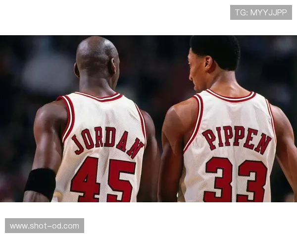 斯科蒂·皮蓬无球跑位与乔丹互补主导防守转换